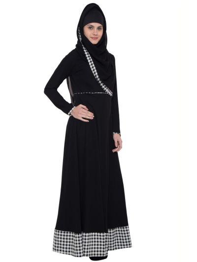 Lubna Abaya With Black And White Check Border