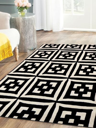 Mantra Black modern carpet 5.3ft x 7.7ft