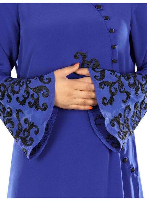 Shanum_Blue_Islamic_Abaya_CloseUpView_IslamicShop.in