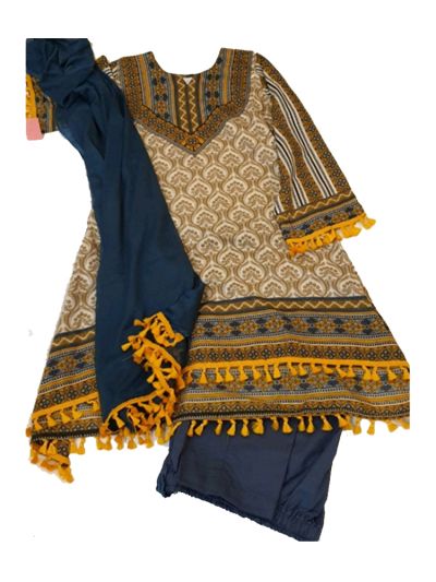 Grey Riwaj Lawn Kurta Set With Tassels