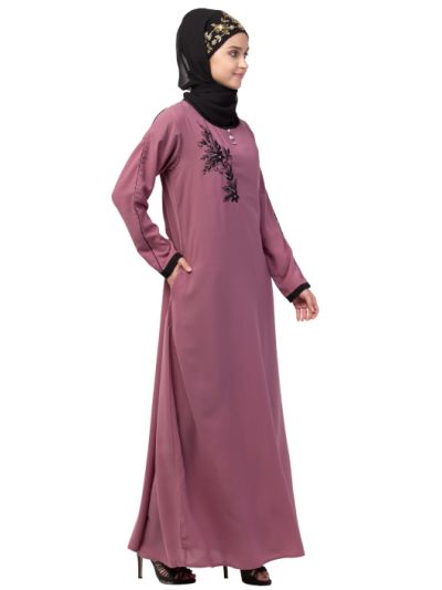 Side Embroidery Contrast Piping Abaya